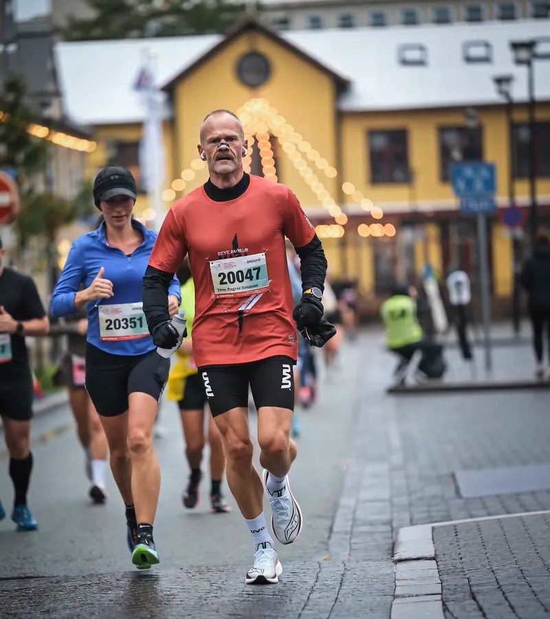 Boas running a race with others around him